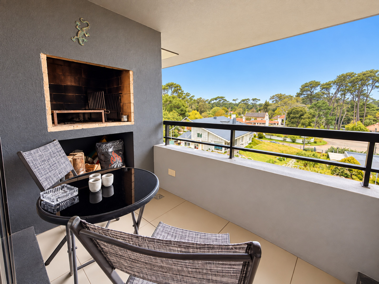  Apartamento  en venta de dos dormitorios en Punta del Este