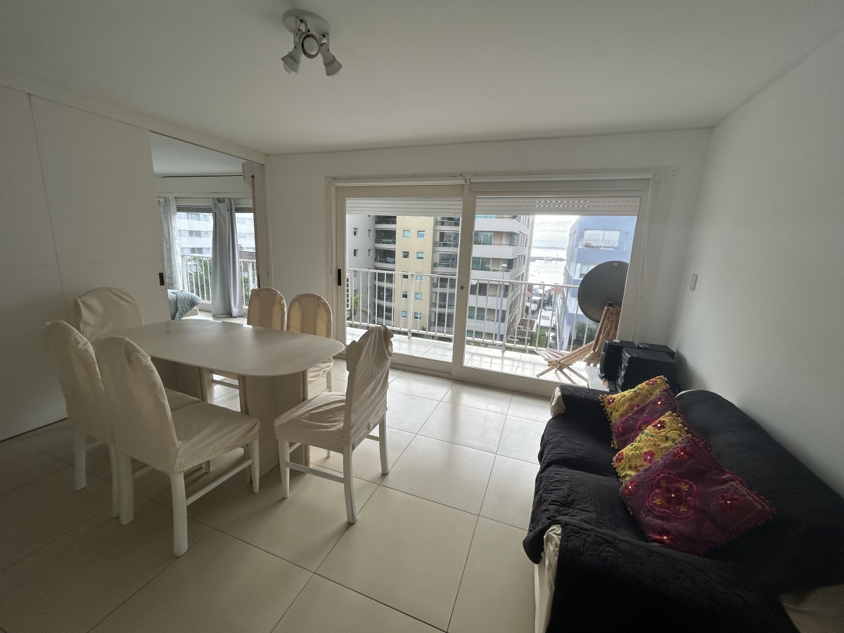  Apartamento de 2 dormitorios en venta en Punta del Este 