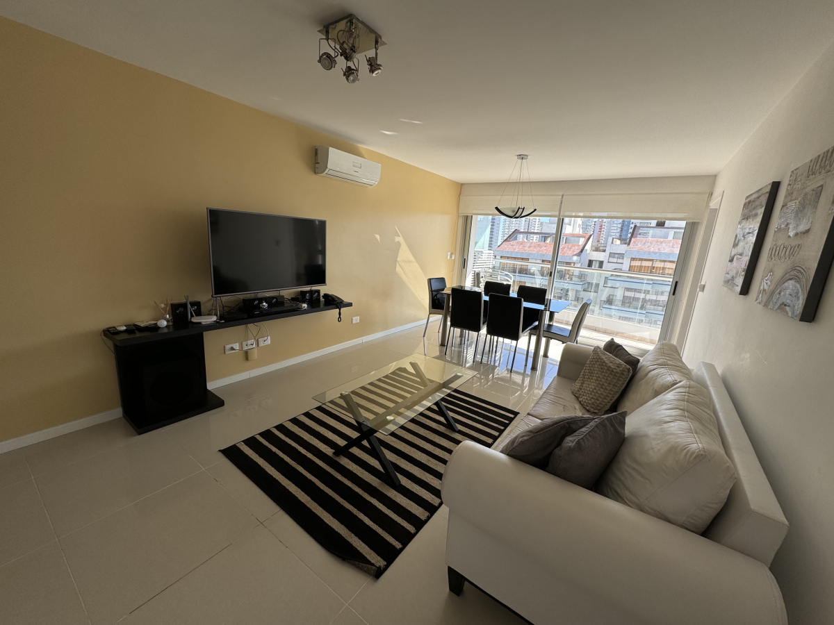  Apartamento en venta de dos dormitorios , zona Brava Punta del Este 