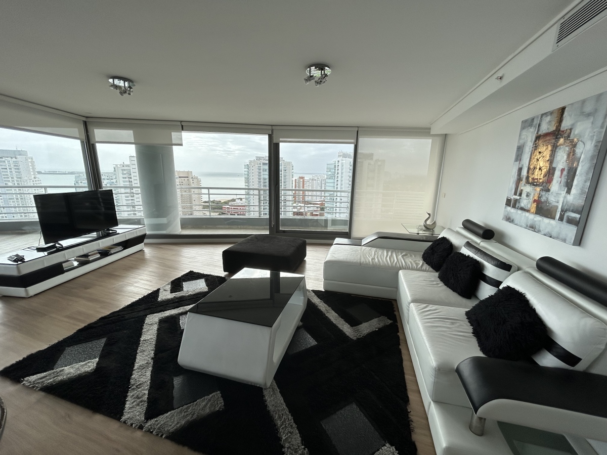  Impresionante apartamento de 3 dormitorios y servicio , Punta del Este