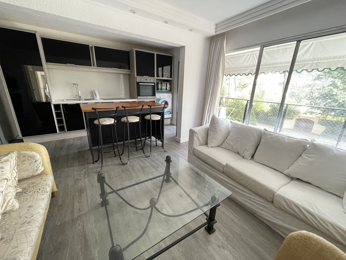  Apartamento en venta en Punta del Este , totalmente reciclado 