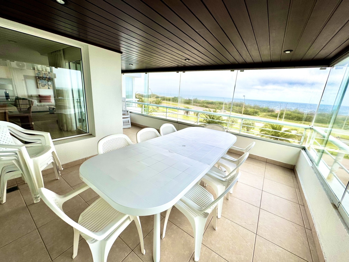  Apartamento de 3 dormitorios en venta en Punta del Este