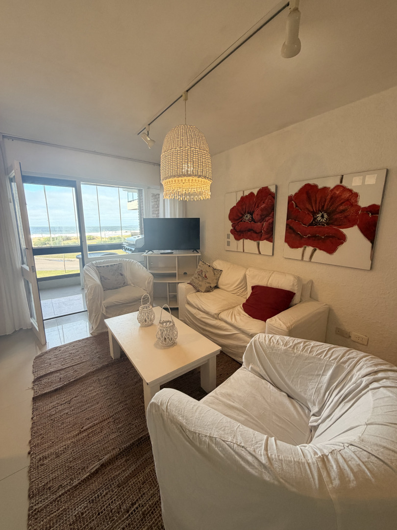  Apartamento en venta de dos dormitorios en Punta del Este 