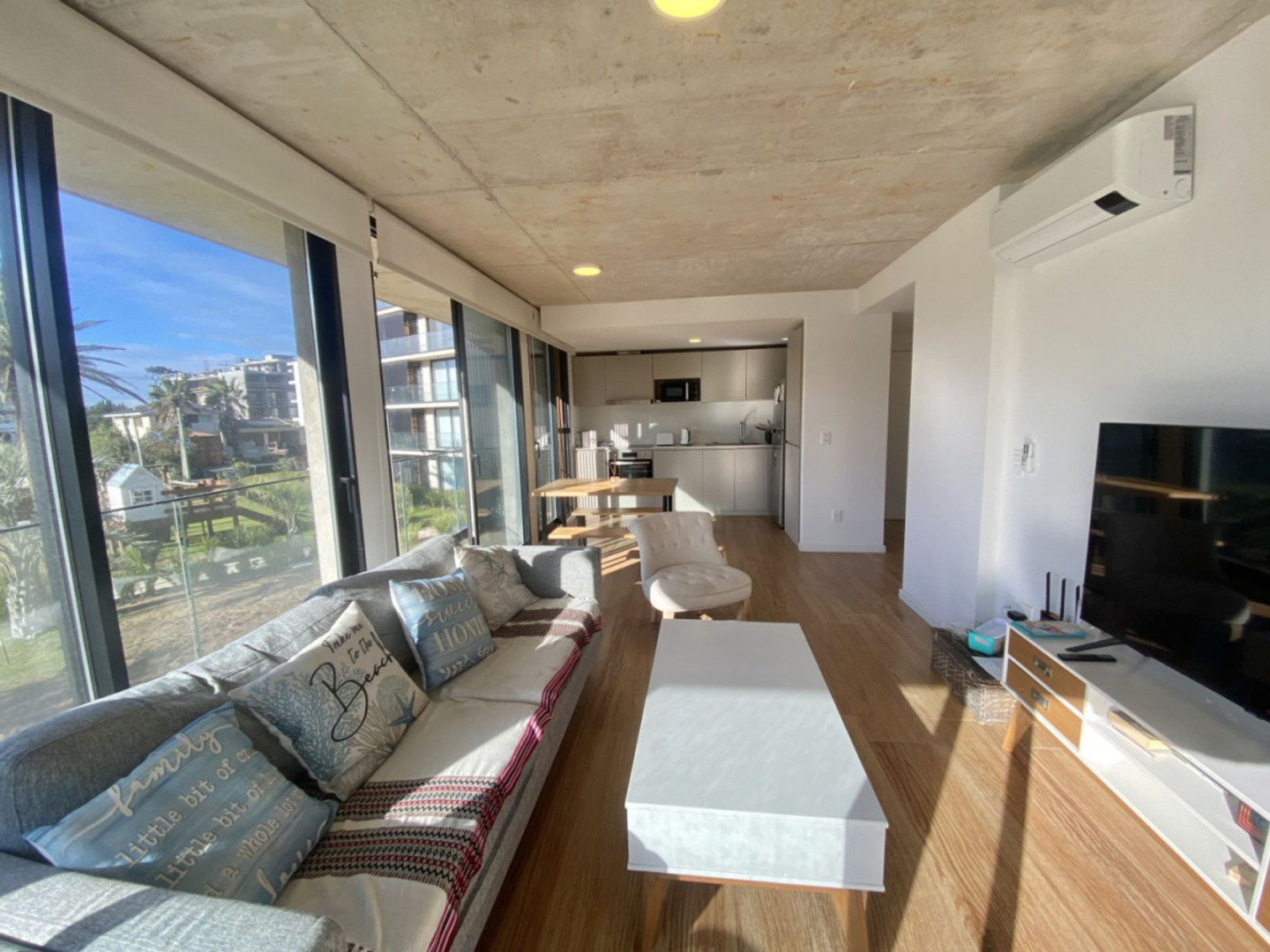  Apartamento de dos dormitorios en venta en Punta del Este , Mansa primera linea