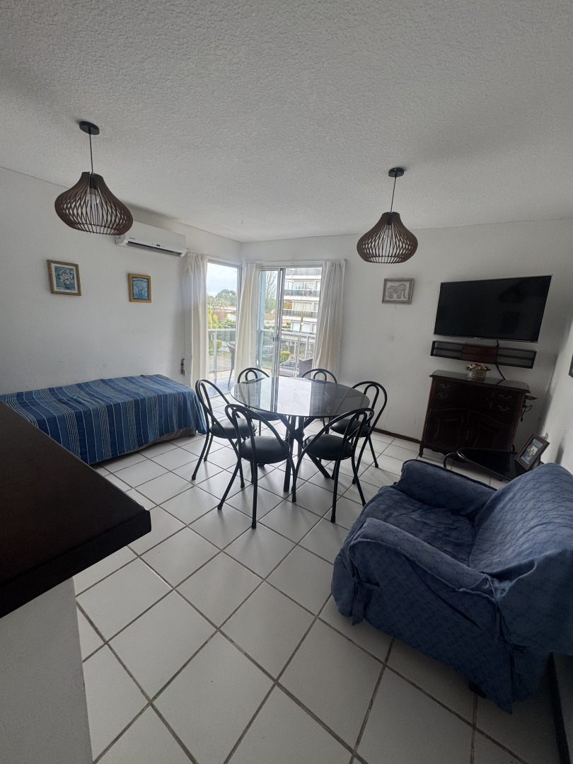  Apartamento en venta de dos dormitorios en venta Punta del Este 