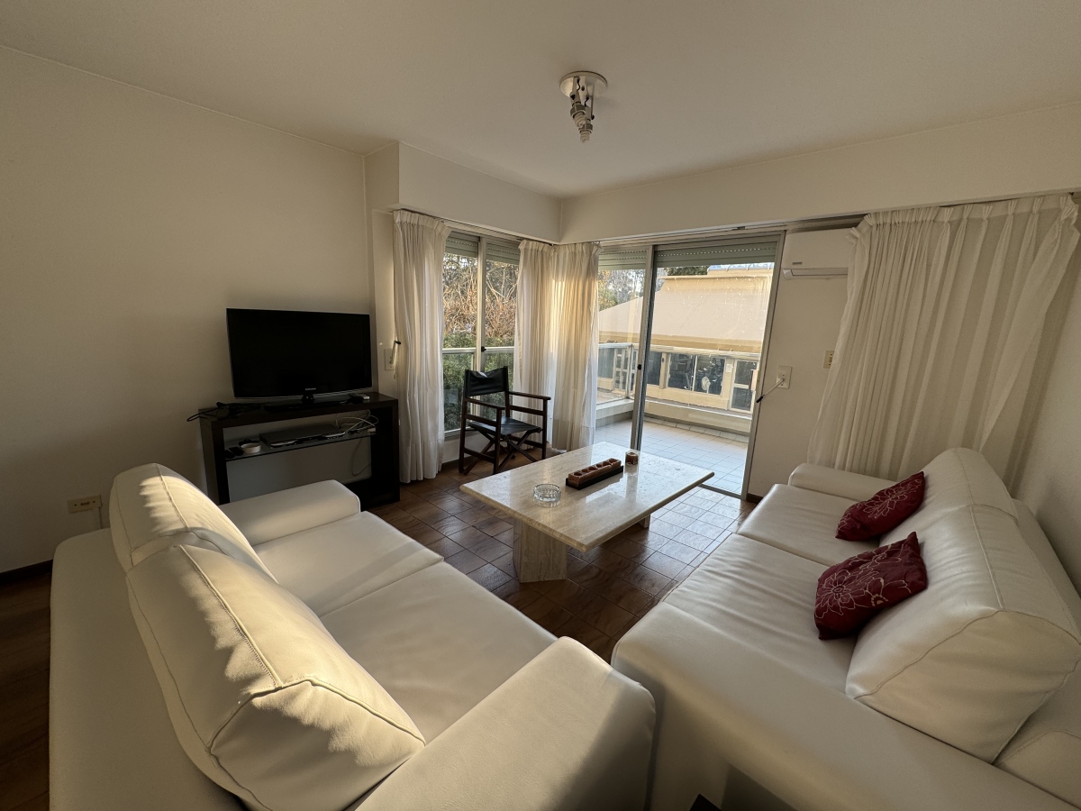  Apartamento de dos dormitorios en venta en Roosevelt Punta del Este 