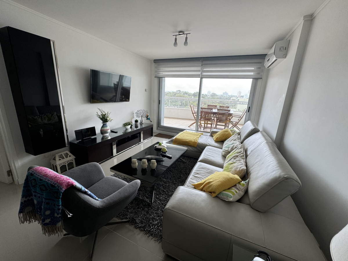  Apartamento de 3 dormitorios en venta en Punta del Este