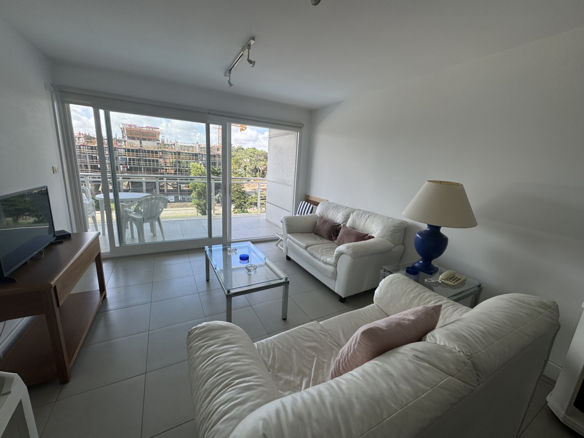  Apartamento de dos dormitorios  en venta en Punta del Este , Zona Chiverta 