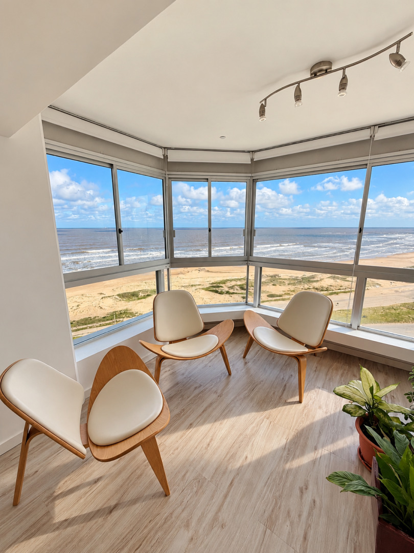  Apartamento de dos dormitorios  en venta en primera linea de Playa Brava
