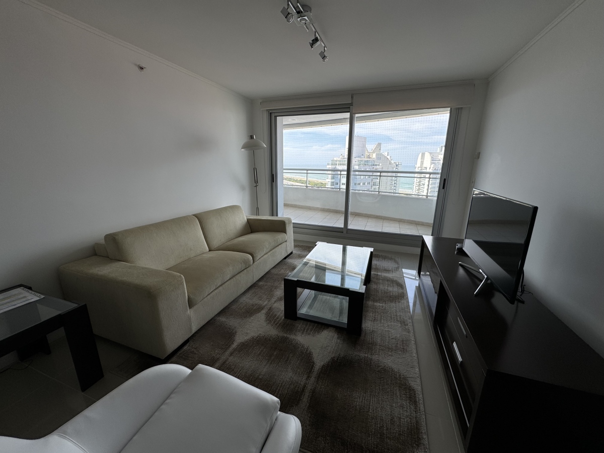  Apartamento de 3 dormitorios en venta en Punta del Este 