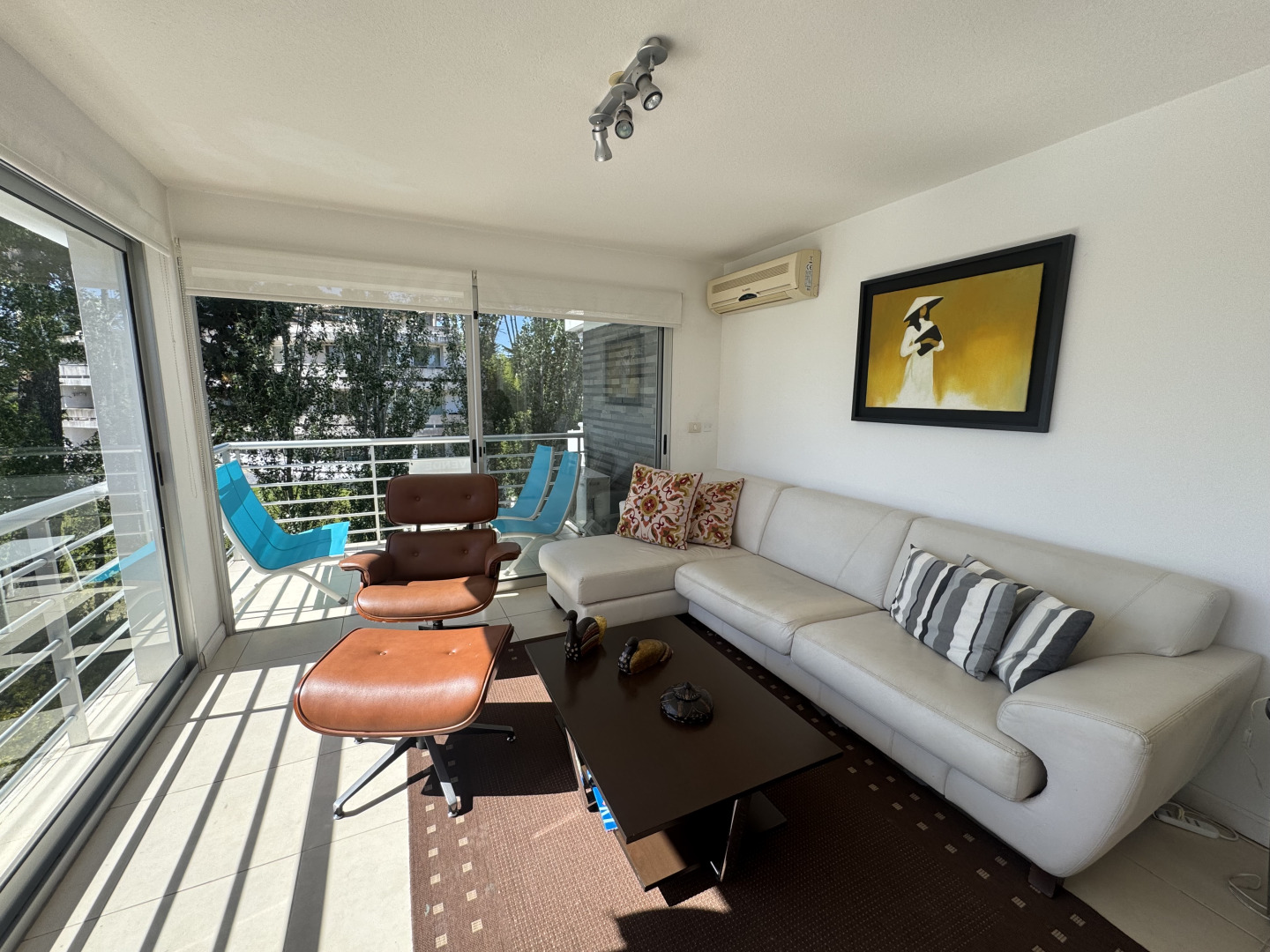  Apartamento de 3 dormitorios en venta en la zona de Playa Mansa 