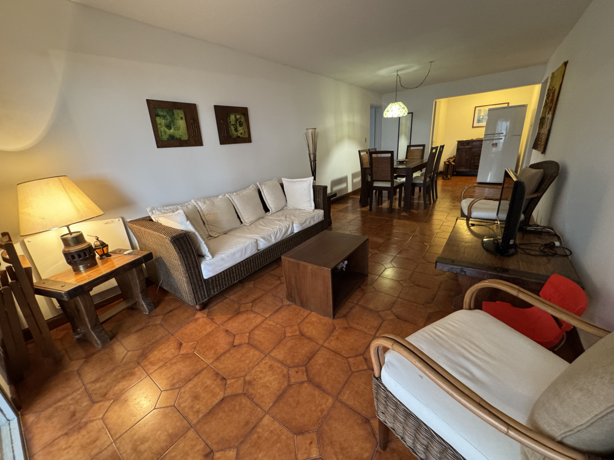  Apartamento en venta de 3 dormitorios en primera linea de la Mansa 