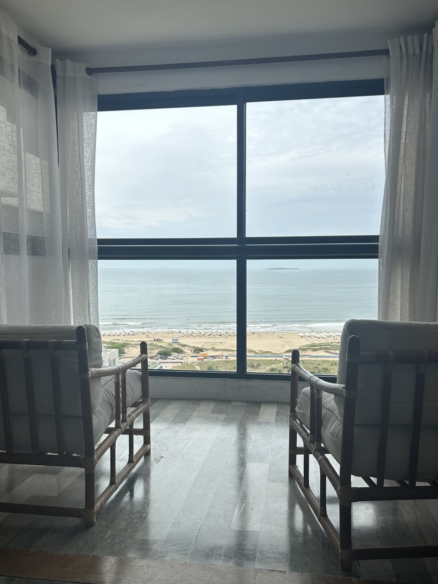  Apartamento de 3 dormitorios en venta en Punta del Este 
