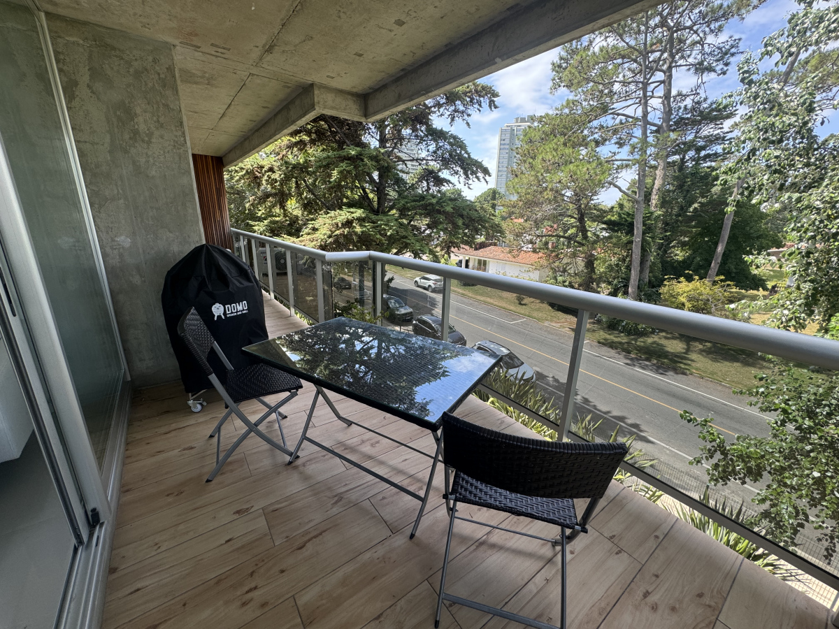  Apartamento de dos dormitorios en venta en zona mansa Punta del Este 