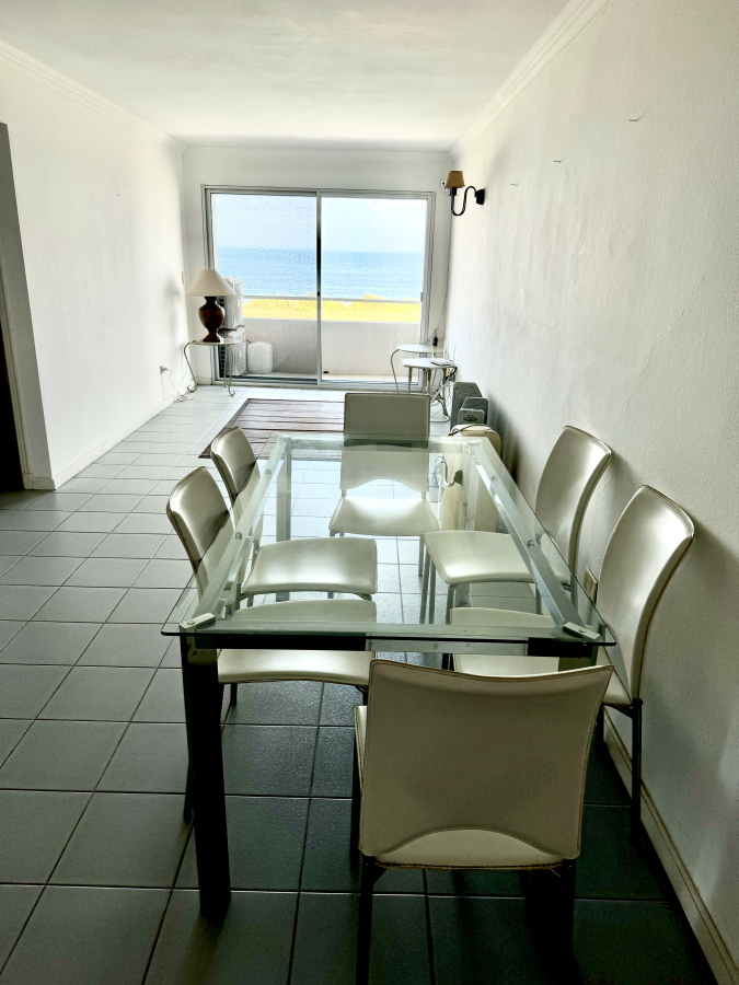  Apartamento de dos dormitorios en primera linea de playa mansa 