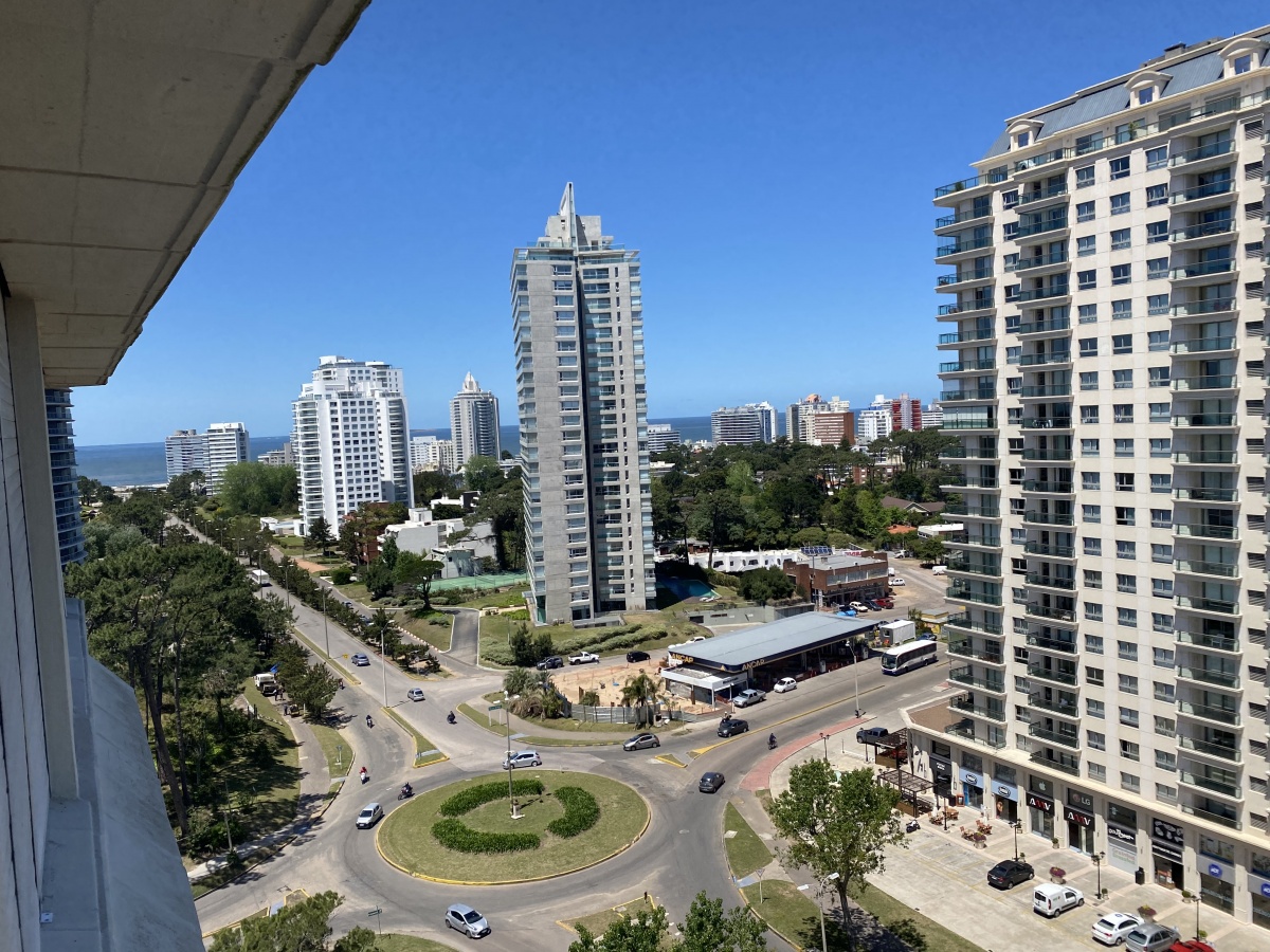  HERMOSO APARTAMENTO 3 DORMITORIOS Y DEPENDENCIA VENTA EN PUNTA DEL ESTE