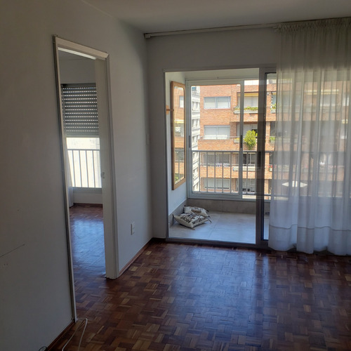  Venta apartamento de 1 dormitorio al frente con renta en Pocitos, Montevideo