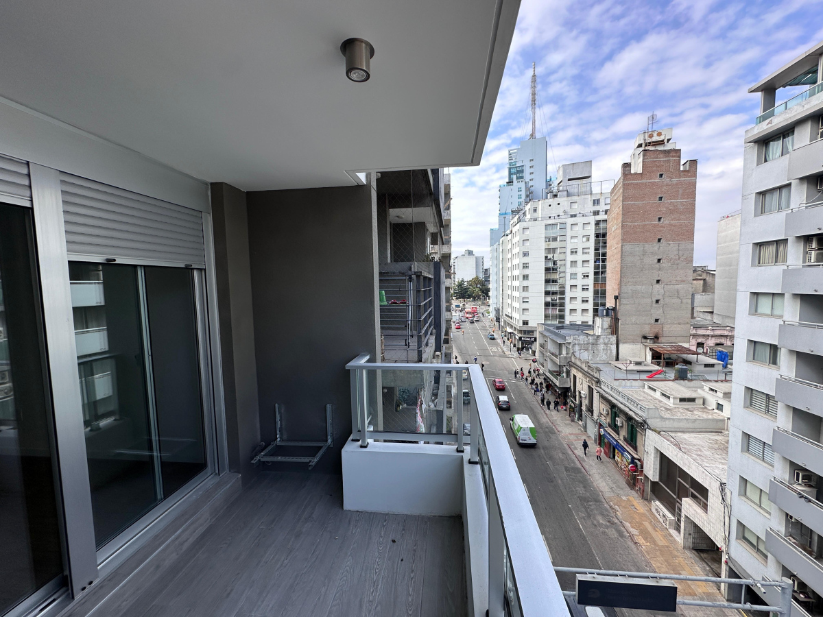  Alquiler Apartamento Monoambiente Al Frente Luminoso A Estrenar semi equipado Tres Cruces Montevideo