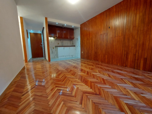 Alquiler luminoso apartamento remodelado de 1 dormitorio en Aguada, Montevideo. 