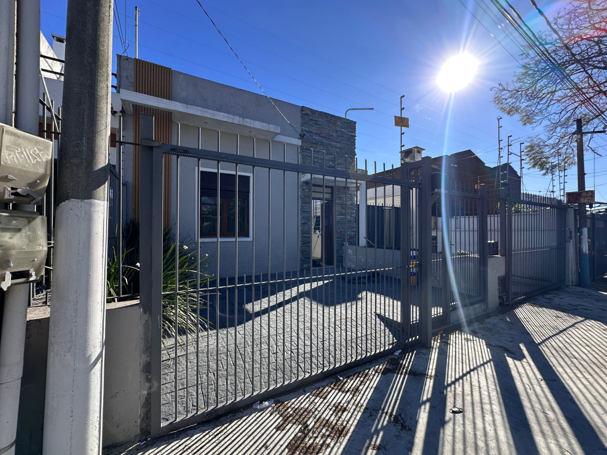  Alquiler Casa 3 dormitorios con parrillero y estufa a leña cochera Prado Montevideo