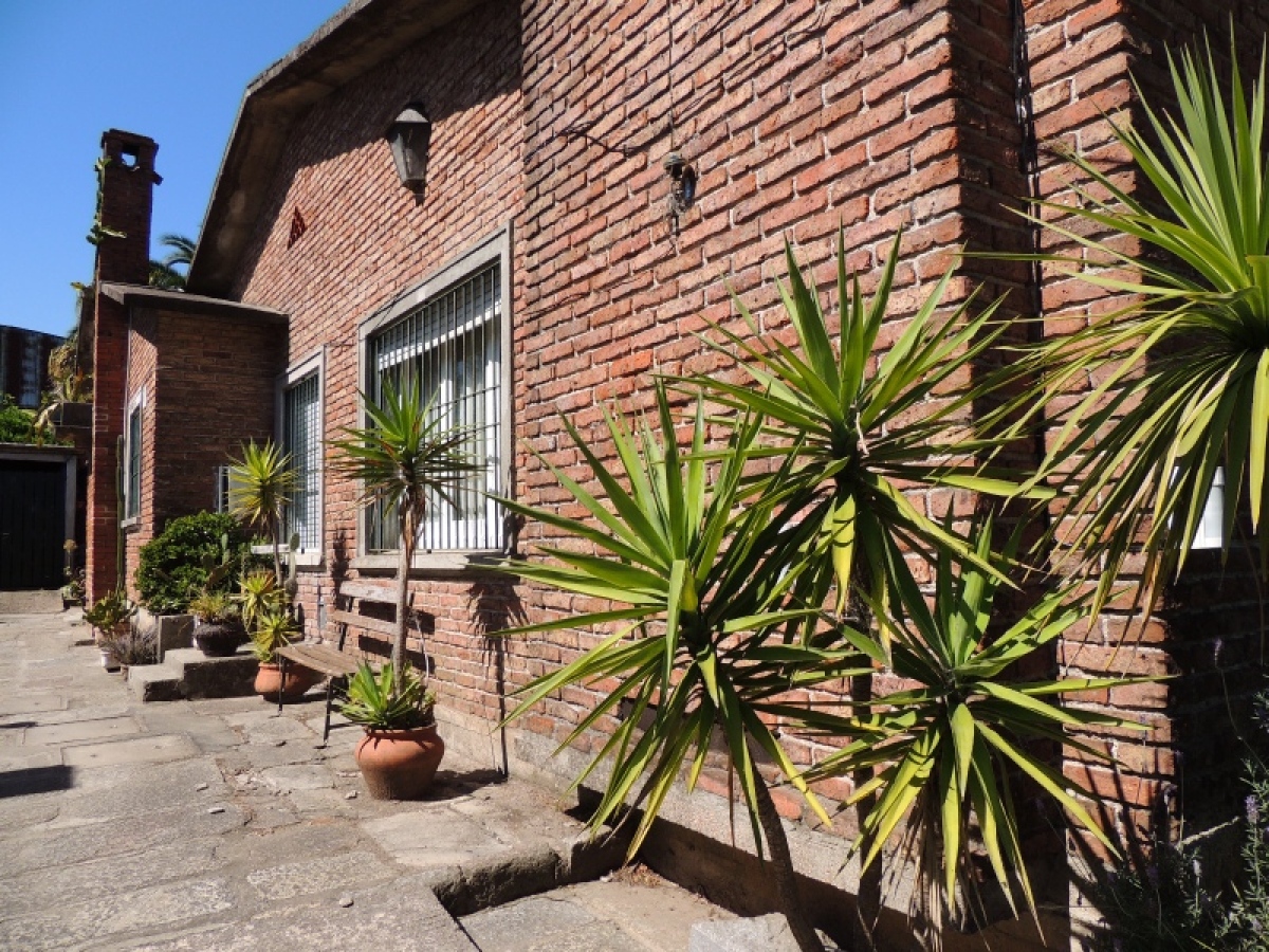  Venta Casa Muy buena Construccion Totalmente Equipada Gran Terreno Piedras Blancas Montevideo