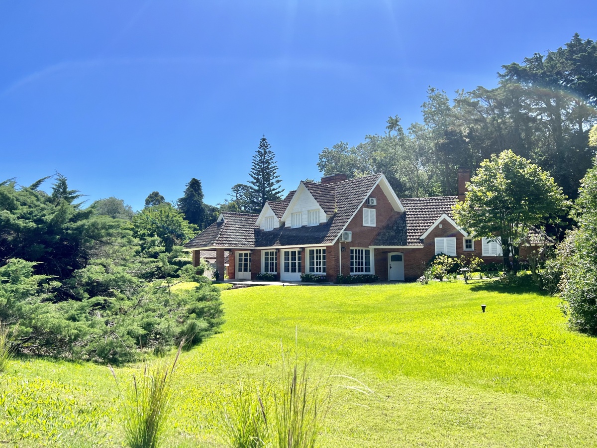  Chalet con Historia. Un Clásico de Punta del Este a 300 metros del mar