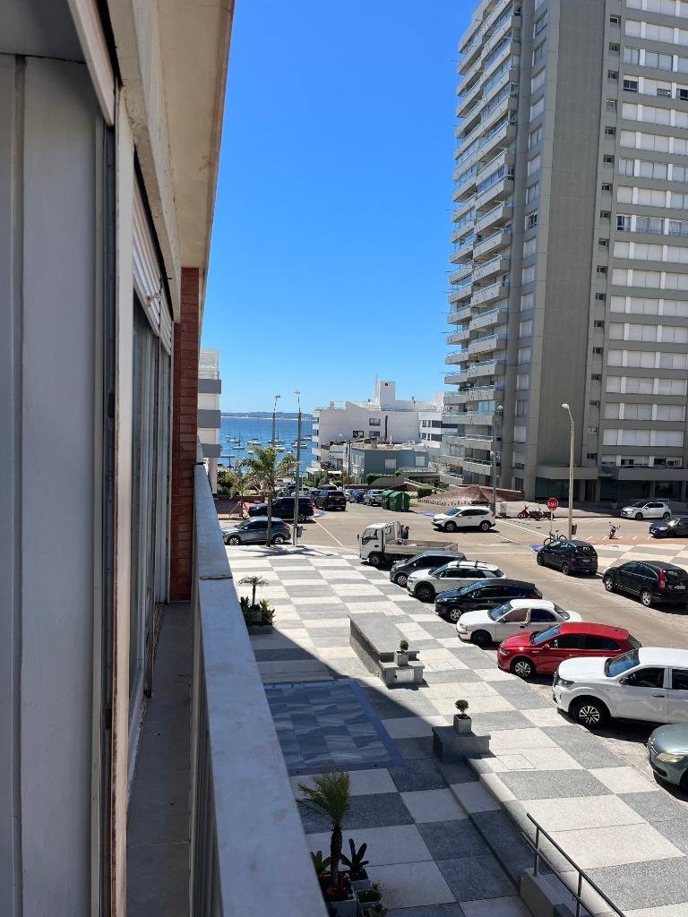  Vendo apartamento, 1 dormitorio, balcón, cochera, Península, Punta del este, Maldonado