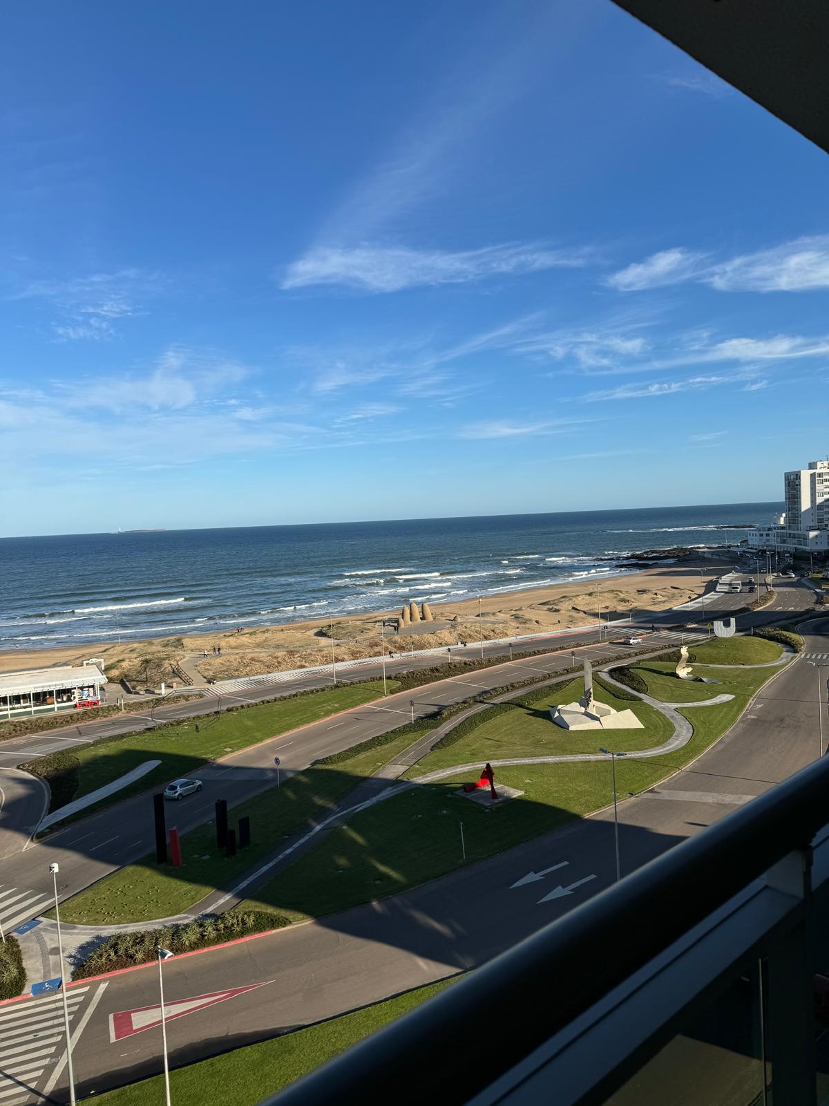  VENDO APARTAMENTO, 3 DORMITORIOS EN SUITE, 4 BAÑOS, FULL AMENITIES, PRIMERA LINEA, PUNTA DEL ESTE, MALDONADO.