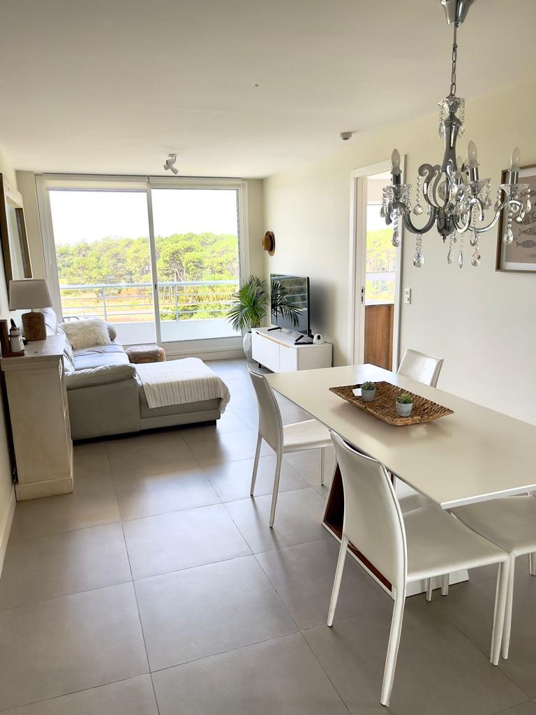  Alquiler anual, hermoso apartamento de 2 dormitorios y 2 baños