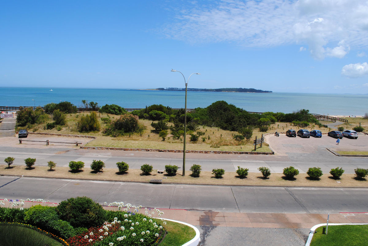  Millenium apartamento en alquiler temporal  3 dormitorios Playa Mansa Punta del Este