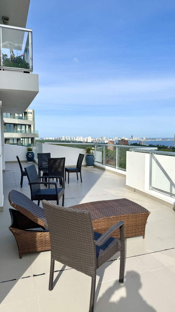  Venta Apartamento 2 Dormitorios Con Gran Terraza En Roosevelt  
