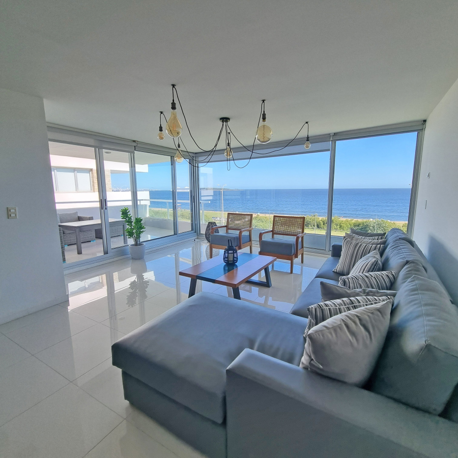  Apartamento en Primera Línea Pinares