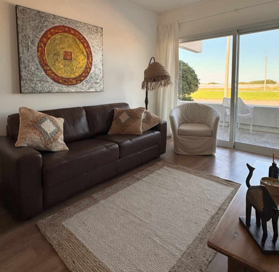  Tu Refugio en la Brava: Elegancia y Comodidad en Punta del Este