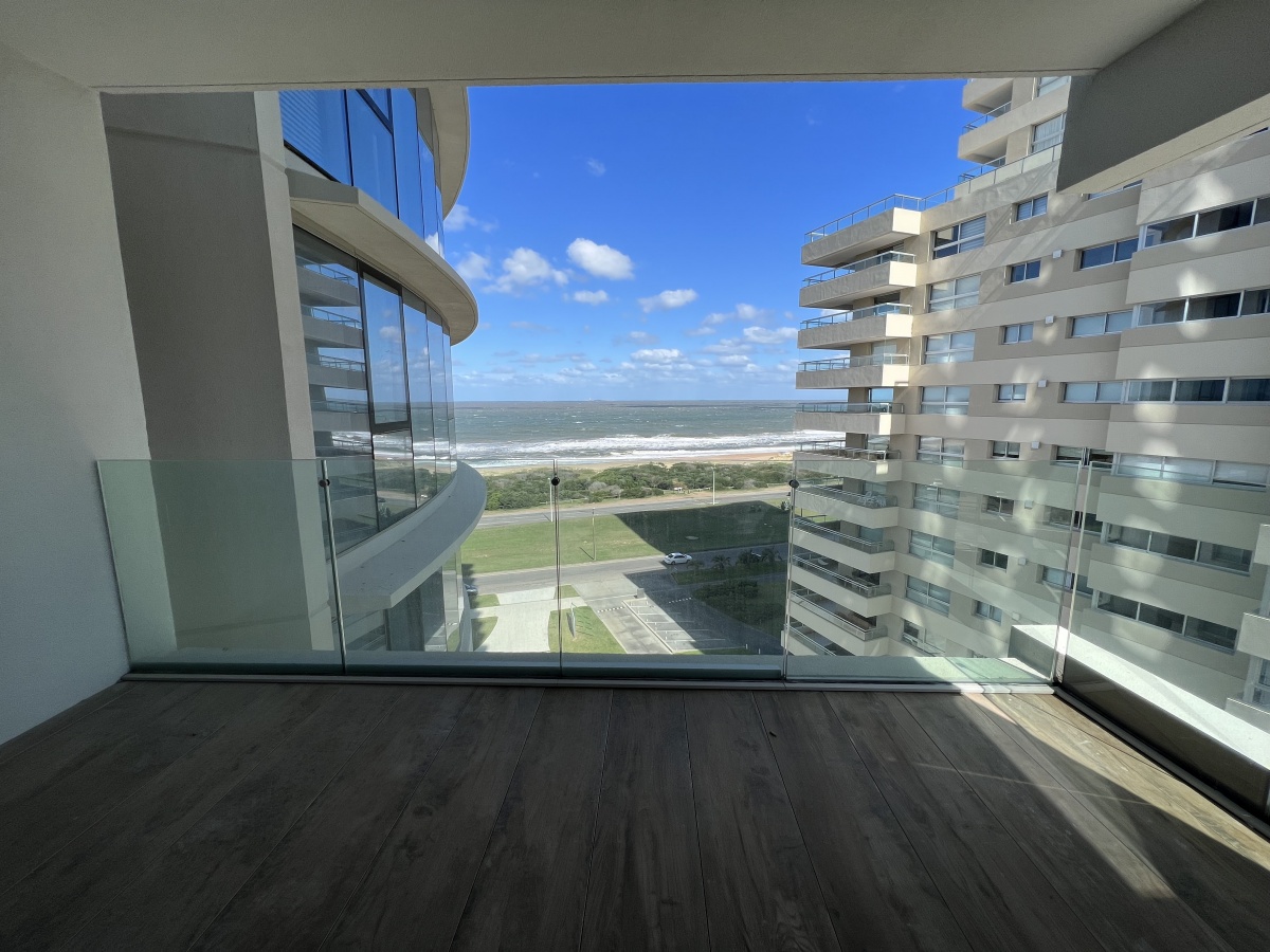  Alquiler anual apartamento 2 dormitorios en primera linea Playa Brava Punta del Este