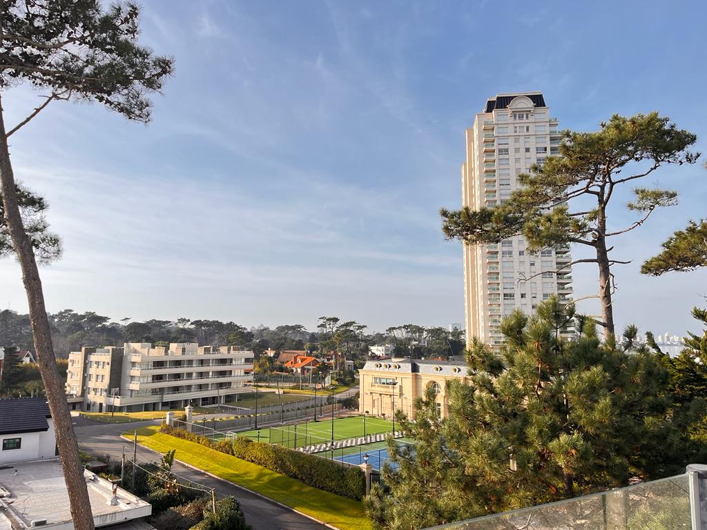  Venta apartamento 3 dormitorios en Playa Mansa Punta del Este