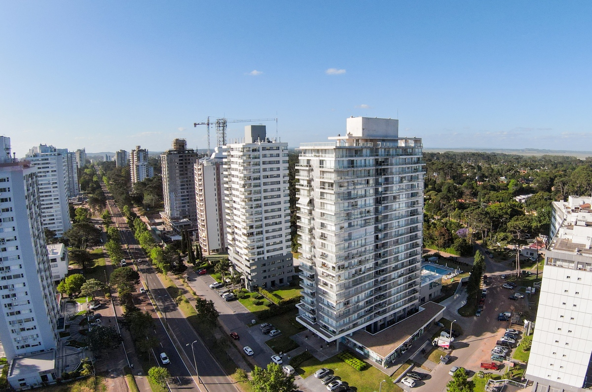  Oportunidad de venta de apartamento 3 dormitorios en edificio con servicios 