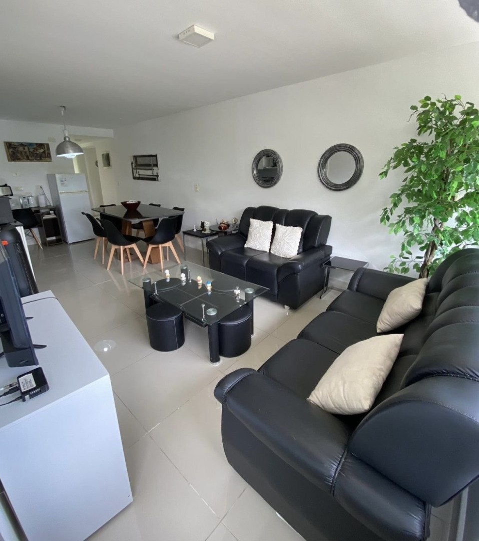  Venta de apartamento 1 dormitorio en edificio con servicios Punta del Este