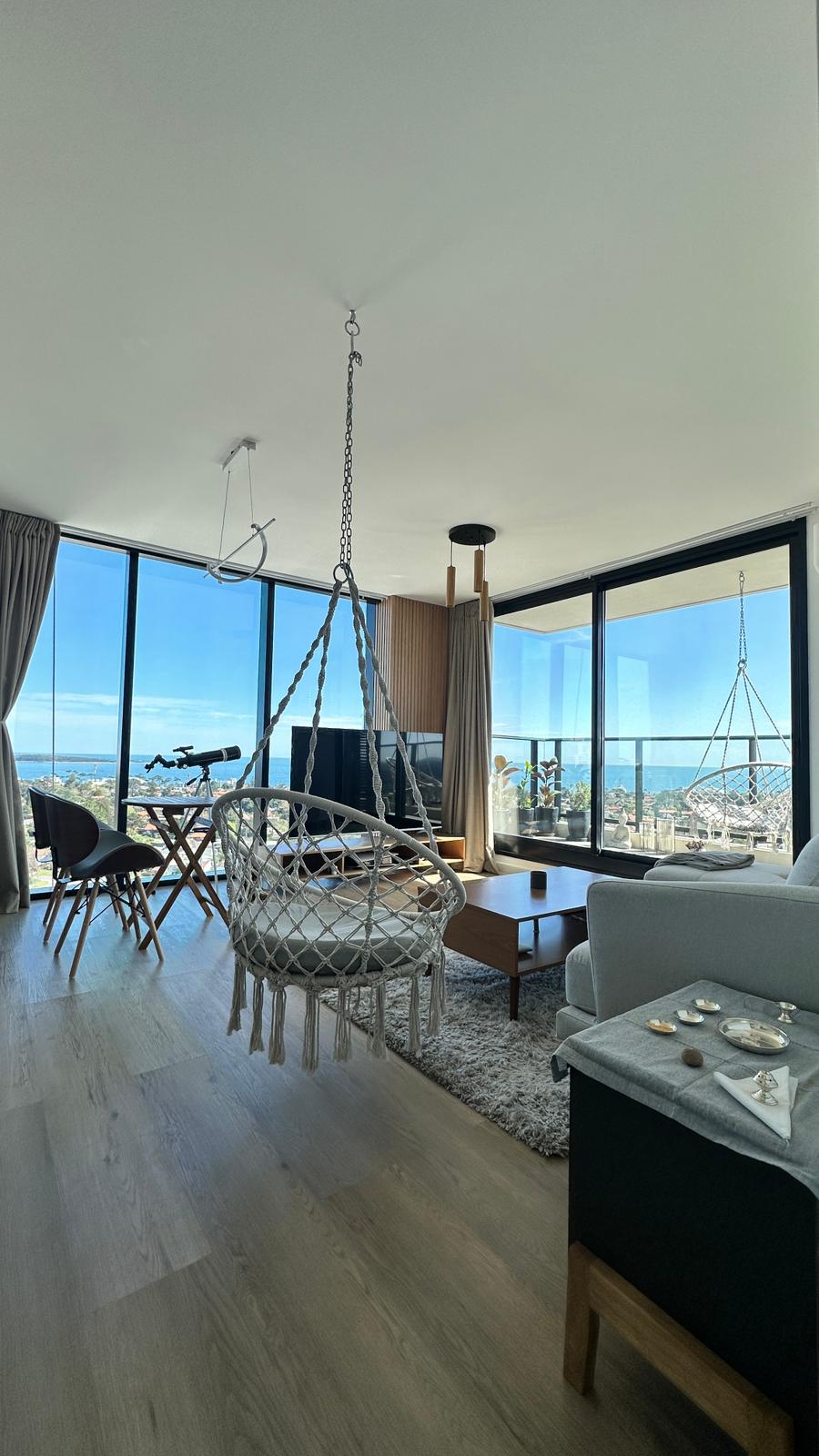  Alquiler temporal en hermoso apartamento 2 dormitorios con vista al mar en edificio moderno con servicios 