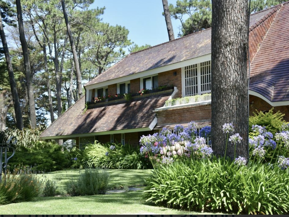  Venta y alquiler temporada y anual de espectacular casa de 4 dormitorios en San Rafael a 300 m del mar