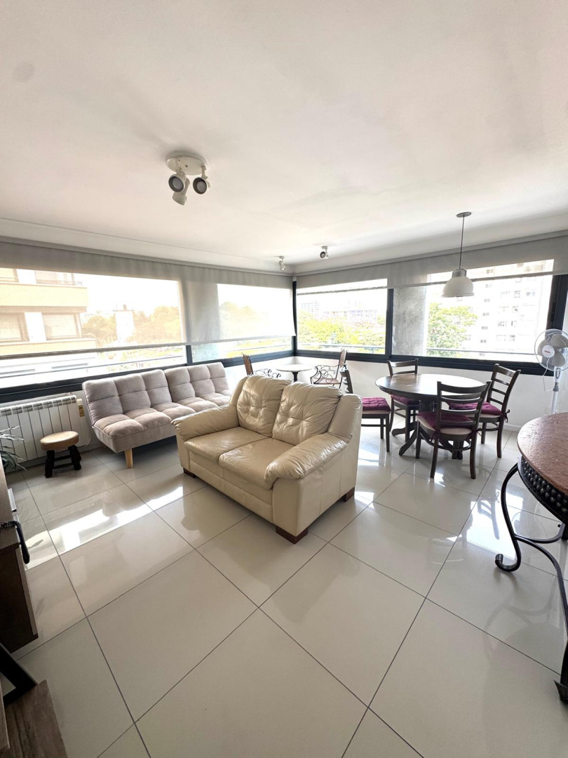  Divino y cuidado apartamento en alquiler anual a dos cuadras de Aevenida Roosevelt