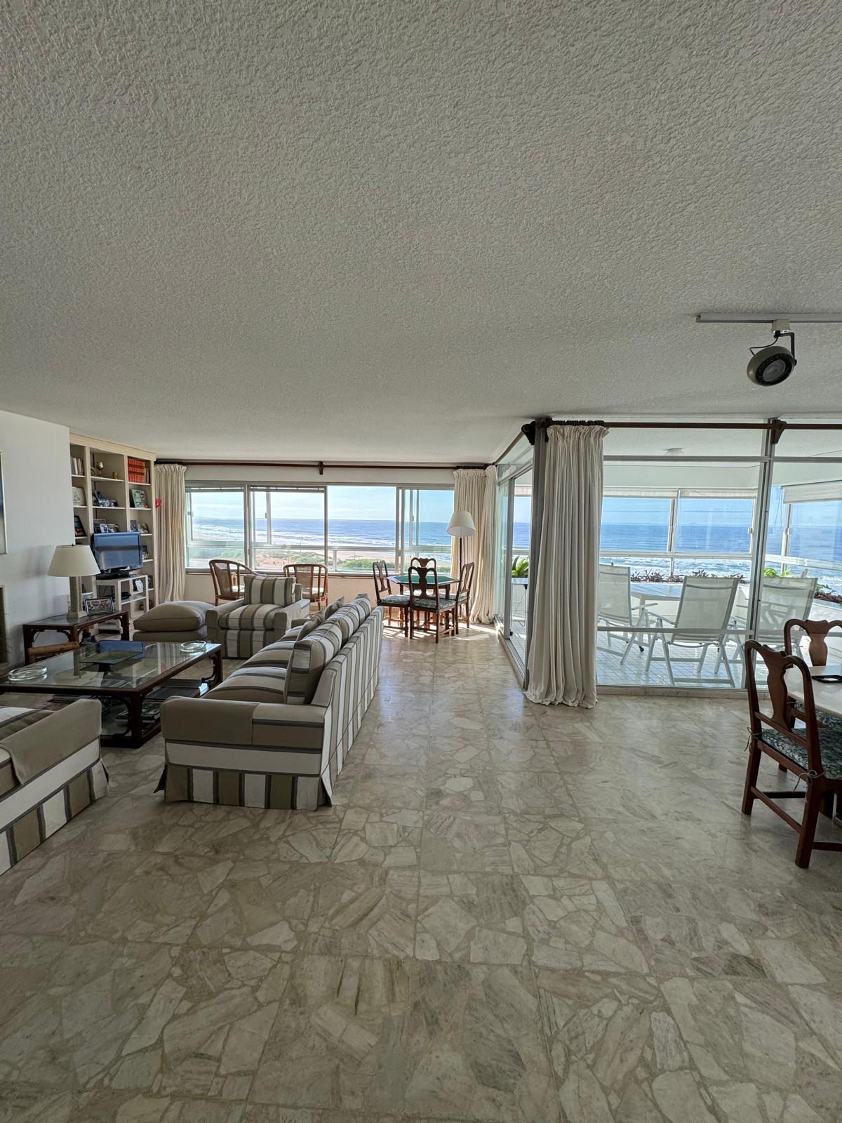  Espectacular y exclusivo apartamento en venta con la mejor vista al mar y al amanecer en Punta del Este 
