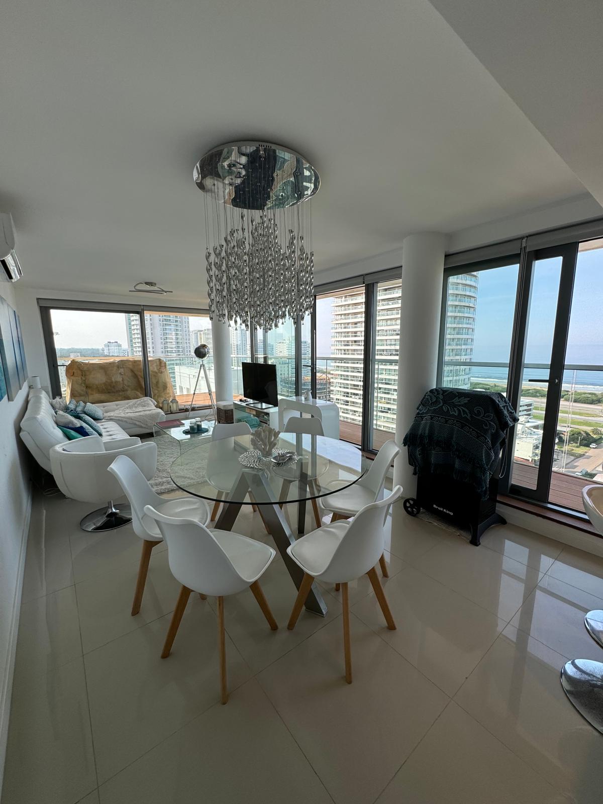  Divino apartamento en venta en Aidy Grill , Punta del Este con increible vista al mar