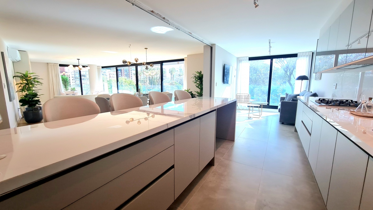  Venta Apartamento de 4 dorm + Servicio + Garaje en Villa Biarritz