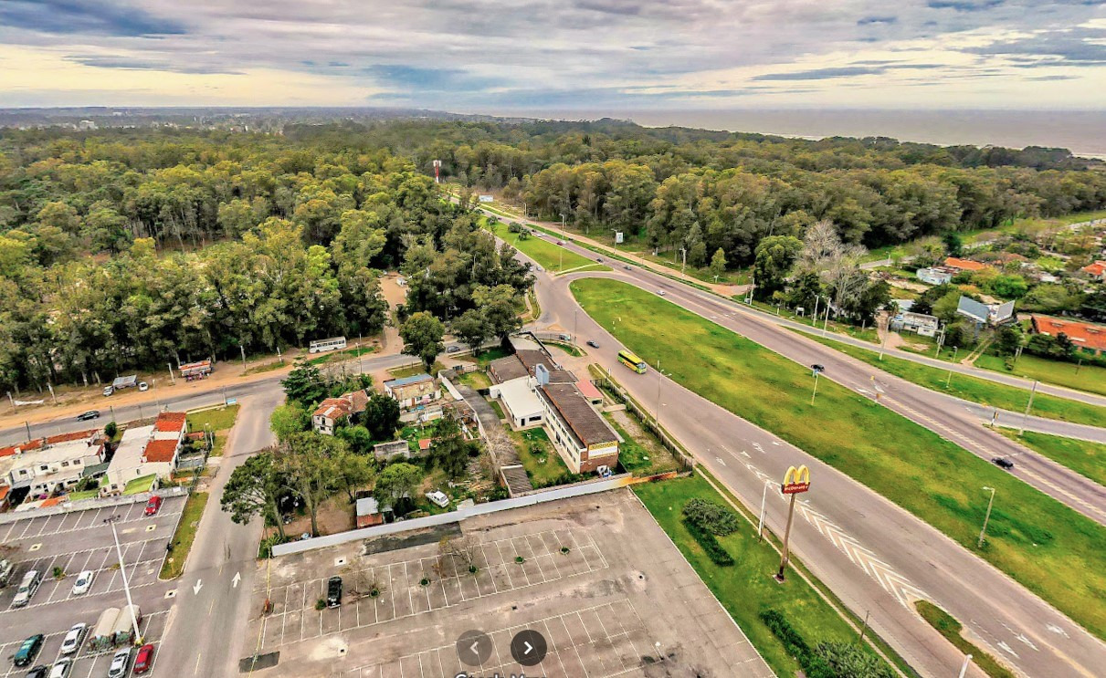  Venta Terreno en dos padrones de 3296 m2 totales, en Barra de Carrasco.