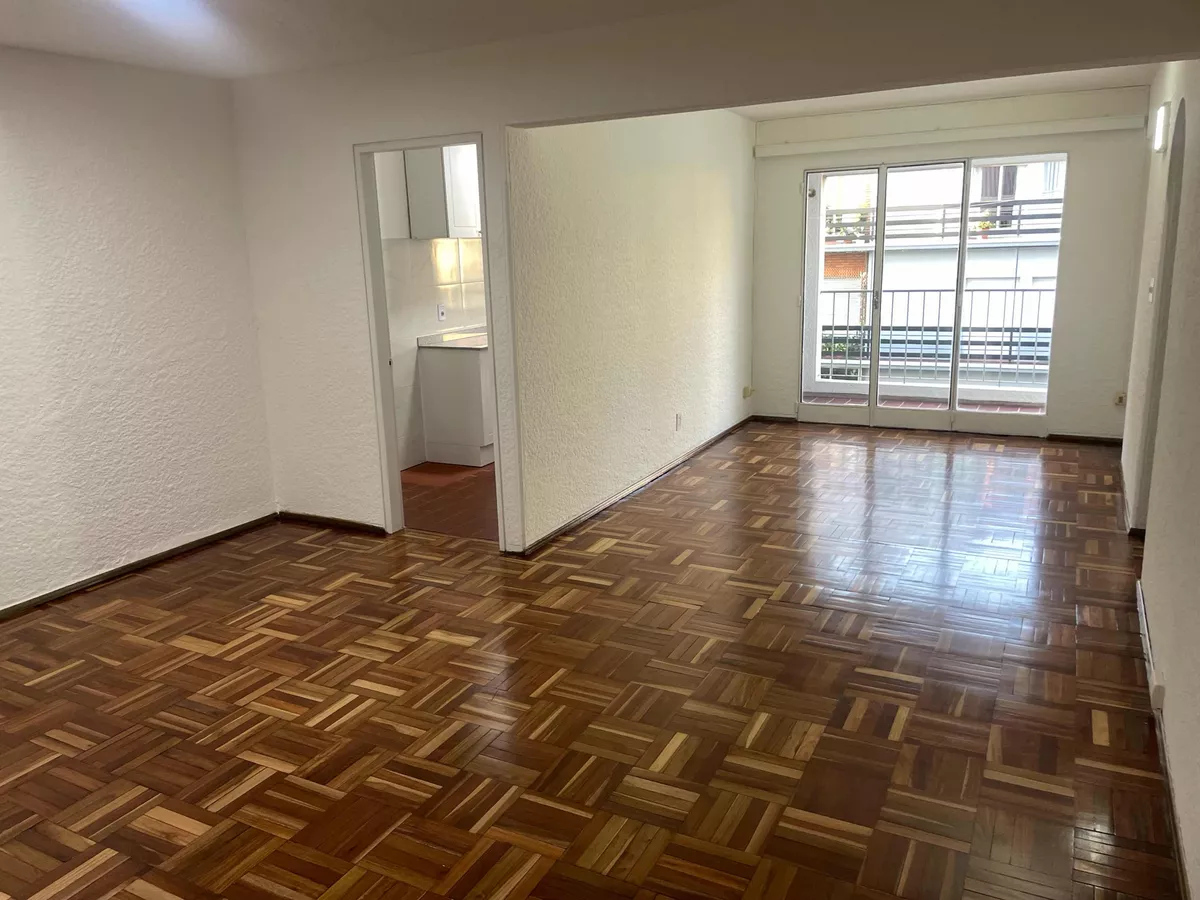  Alquiler Apartamento 3 Dormitorios Centro Balcón 