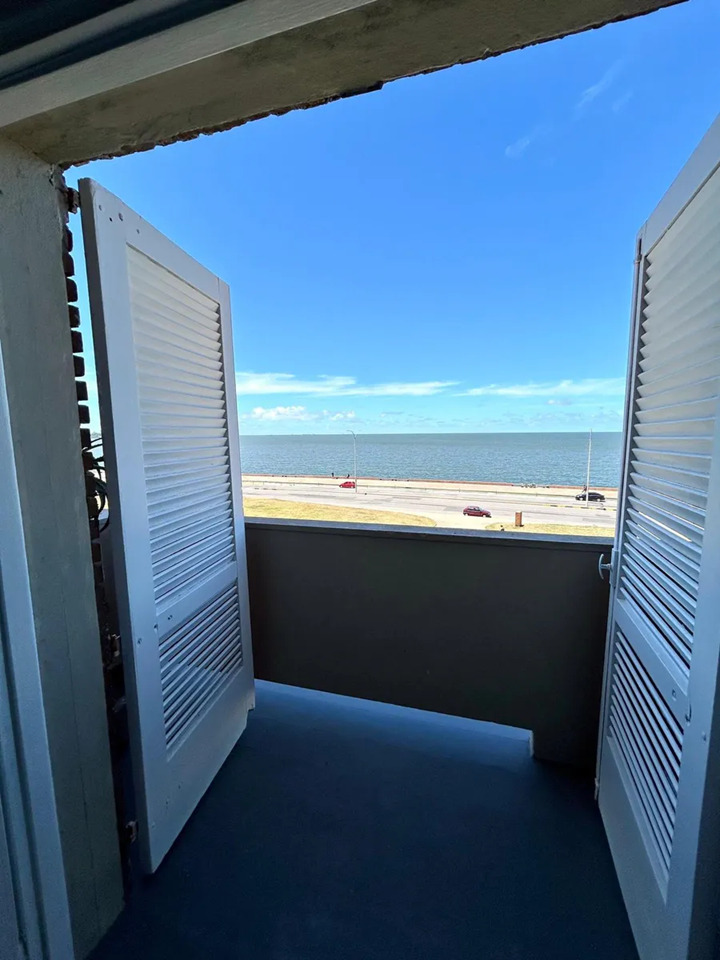  Alquiler Apartamento 2 Dormitorios Ciudad Vieja frente al Mar