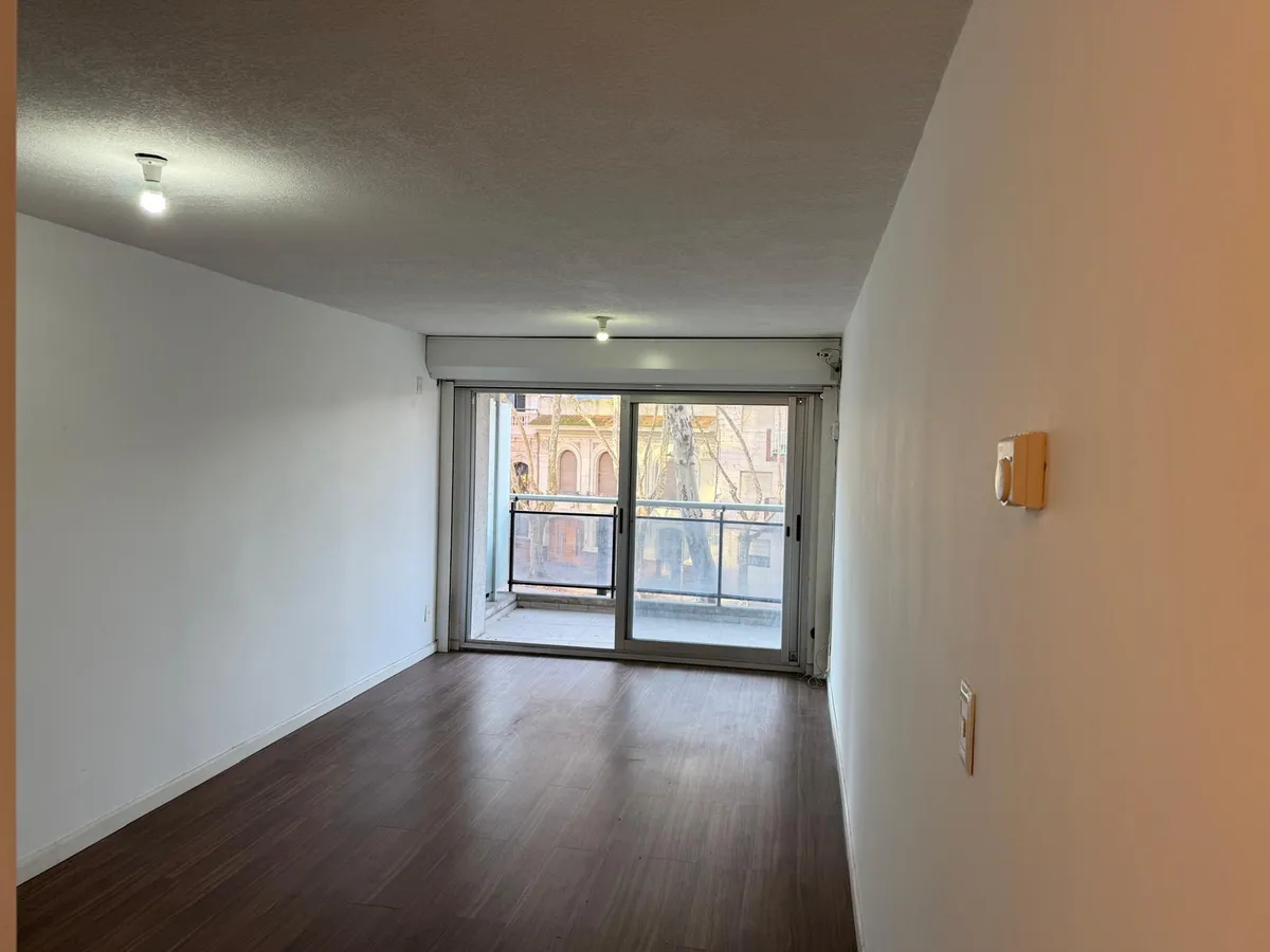  Alquiler Apartamento Monoambiente Parque Rodo con balcon