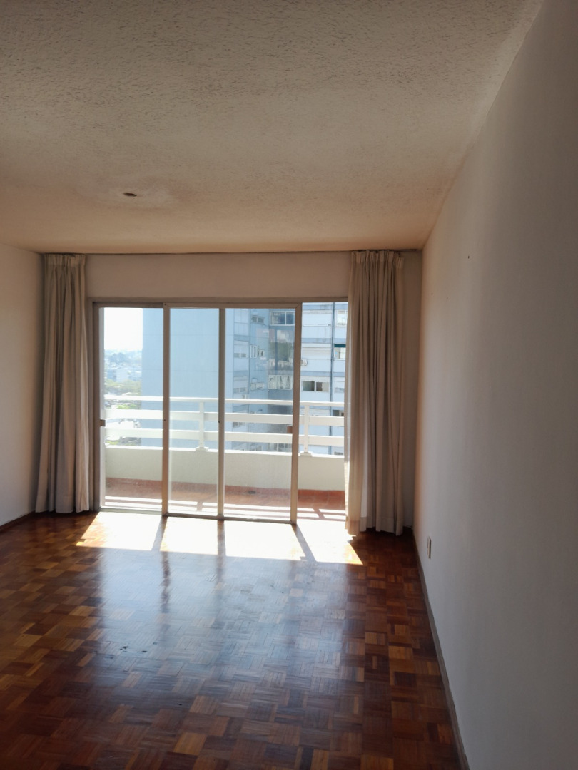  Alquiler Apartamento 2 Dormitorios Parque Batlle con balcon 