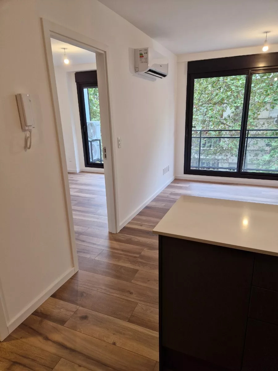  Alquiler Apartamento 1 Dormitorio Pocitos con balcón y garaje  