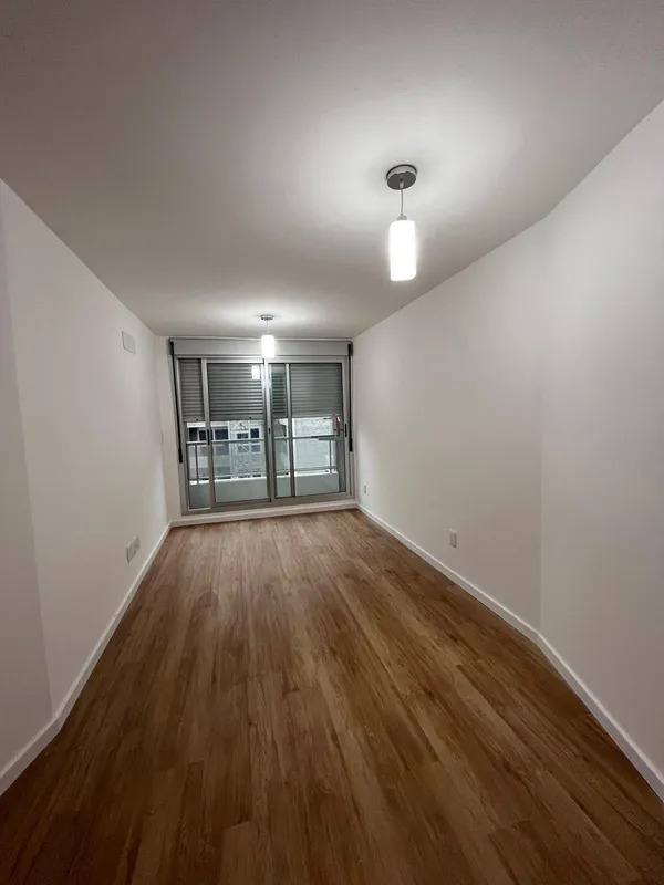  Alquiler Apartamento 1 Dormitorio La Comercial con balcon